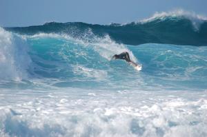 Surfer At Banzai Pipeline, North Shore By Mandolin Davis Wikimedia